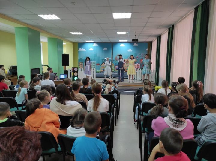 Артисты Альметьевского драмтеатра показали спектакль в Заинске