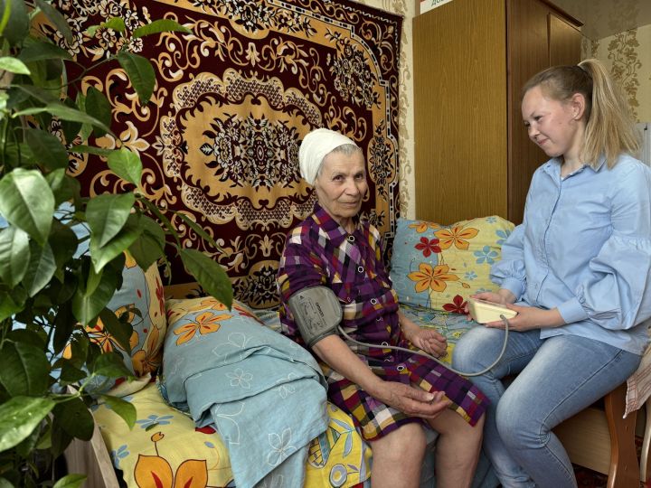 Люди с большим сердцем: заинские соцработники отмечают профессиональный праздник