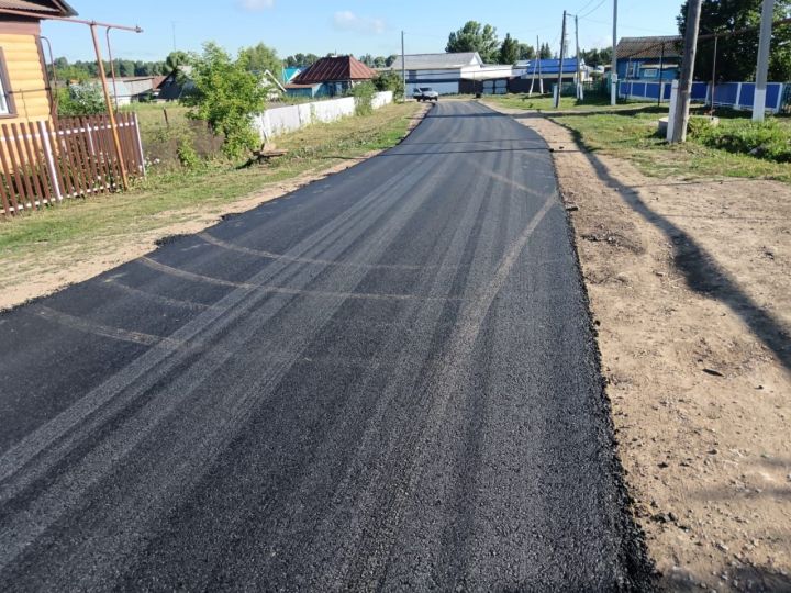 В Заинском селе Аксарино проложили асфальт