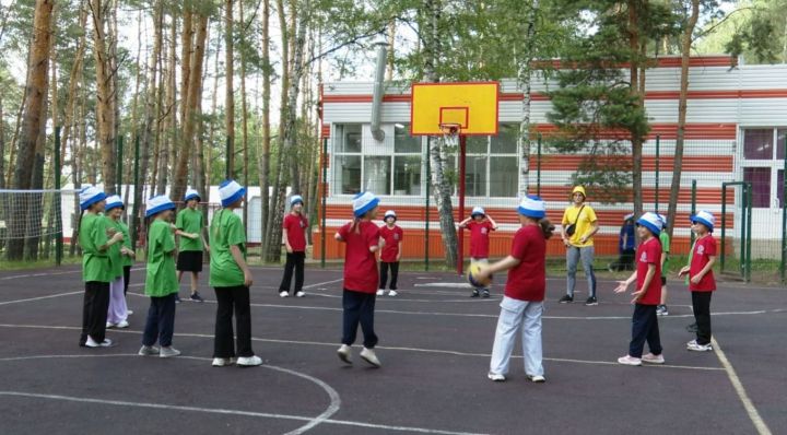 В загородных лагерях началась вторая смена