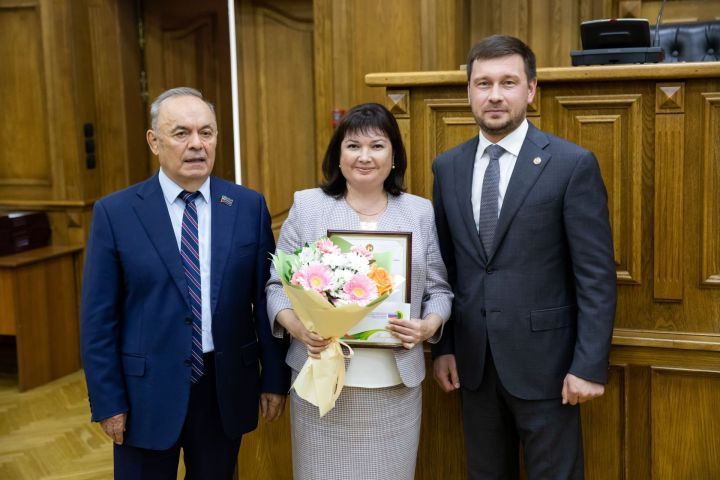 Ландыш Ананьева из Заинска вошла в число лучших работников в сфере муниципального управления Татарстана