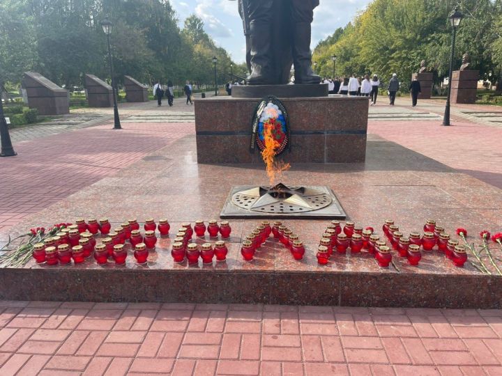 «Мы помним тебя, Беслан»: заинцы возложили цветы к памятнику