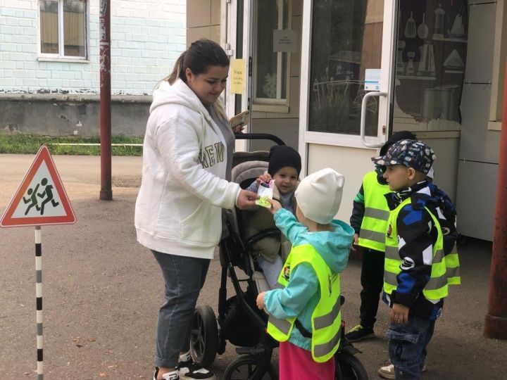 «Внимание – дети!»: в заинских детских садах дошколята призывают взрослых к внимательности