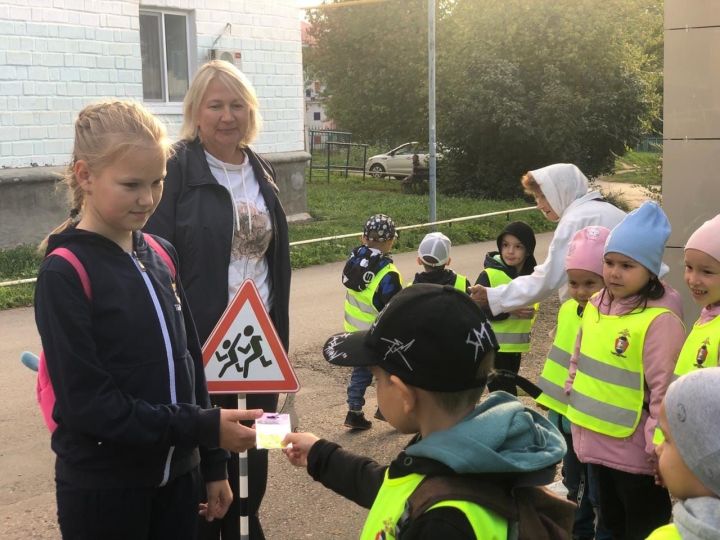 «Внимание – дети!»: в заинских детских садах дошколята призывают взрослых к внимательности