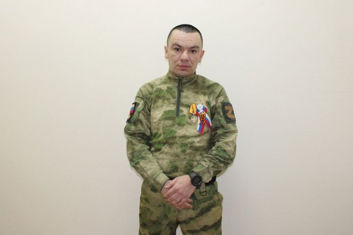 Хәрби якташыбыз махсус хәрби операциядә күрсәткән батырлыгы өчен өч медаль белән бүләкләнгән