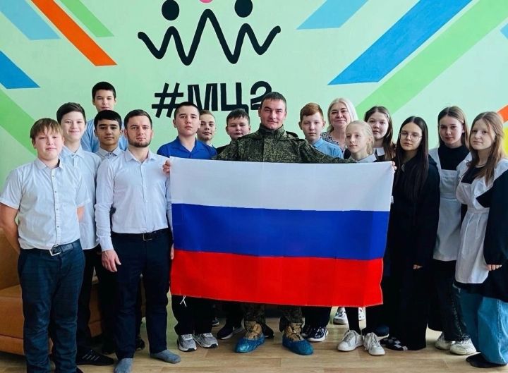 Зәй яшьләре махсус хәрби операциядә катнашучы белән очрашты