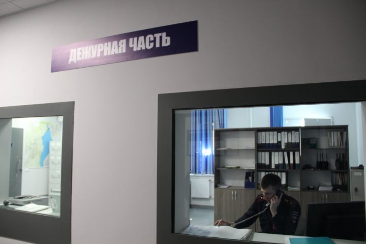 В Заинске ограбили магазин косметики