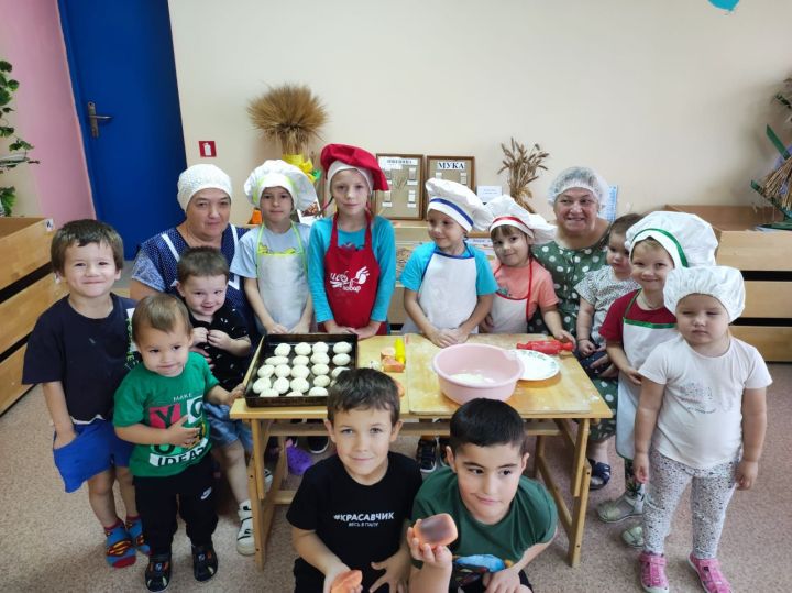 Бөтендөнья икмәк көнендә «Бөртеккәй» бакчасы нәниләре өчен матур чара үтте