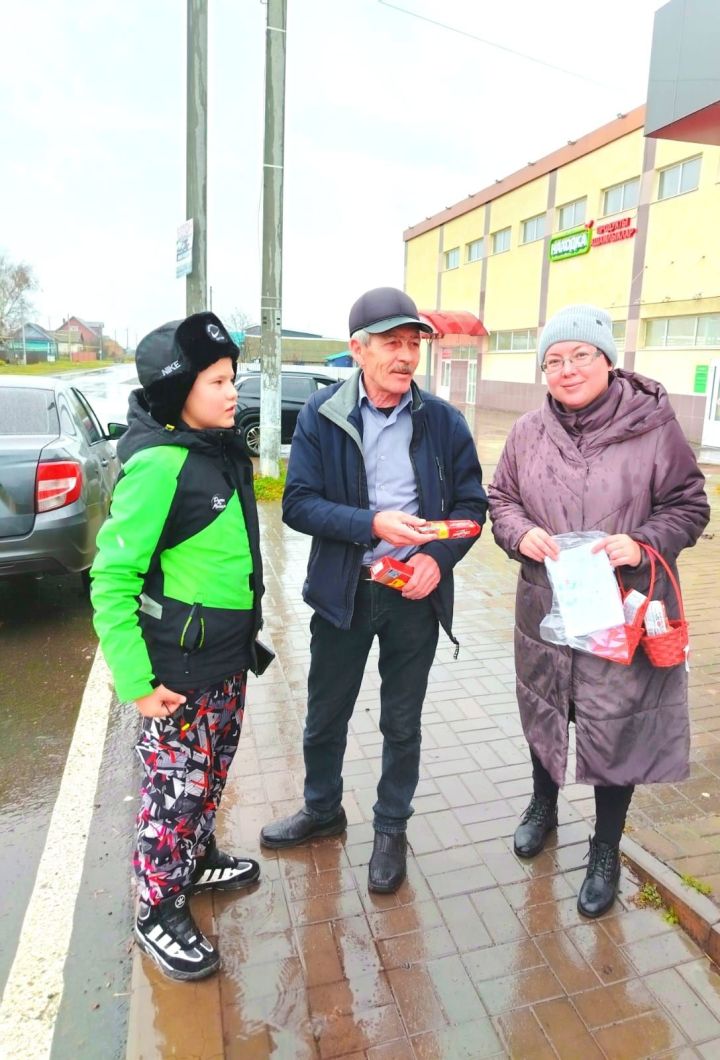 ТОС «Школьное» в Заинске поздравил бабушек и дедушек с праздником в рамках акции «Для вас, любимые»