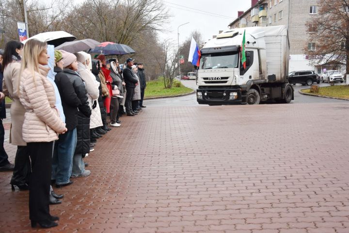 Из Заинска отправлена очередная гуманитарная помощь госпиталям и военным