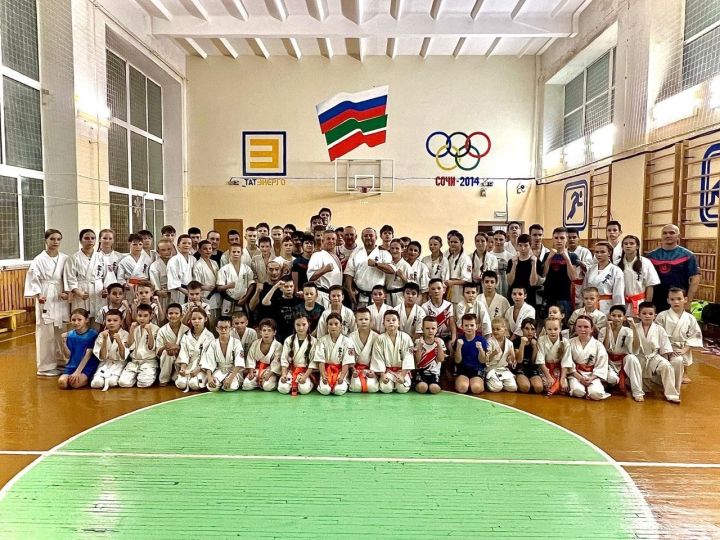 Открытая спарринговая тренировка каратистов Киокусинкай в Казани перед международным турниром