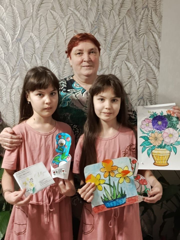 Әниләр көненә шигъри сәламнәр