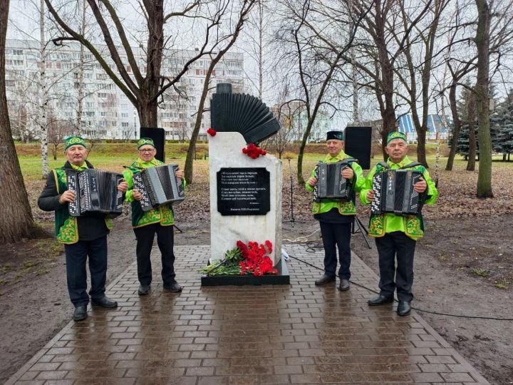Сегодня в Заинске почтили память бывшего главы Заинского района Рината Фардиева