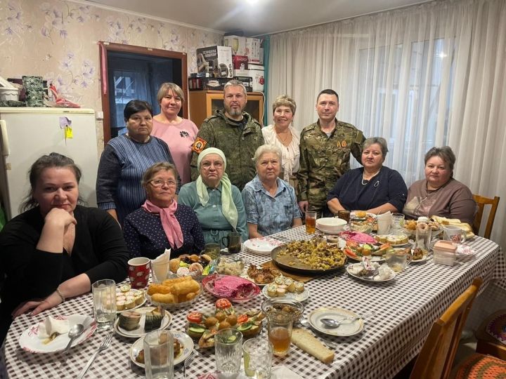 Зәйдә хәрбиләрне чын әниләрчә кайгыртучыларны котладылар