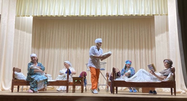 Аксар сәхнәсендә –  «Әниләр һәм бәбиләр» спектакле