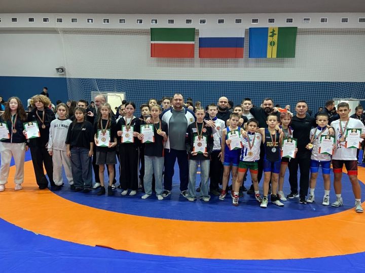 Зәй көрәшчеләре чемпион титулын яулап, республика җыелма командасына керде