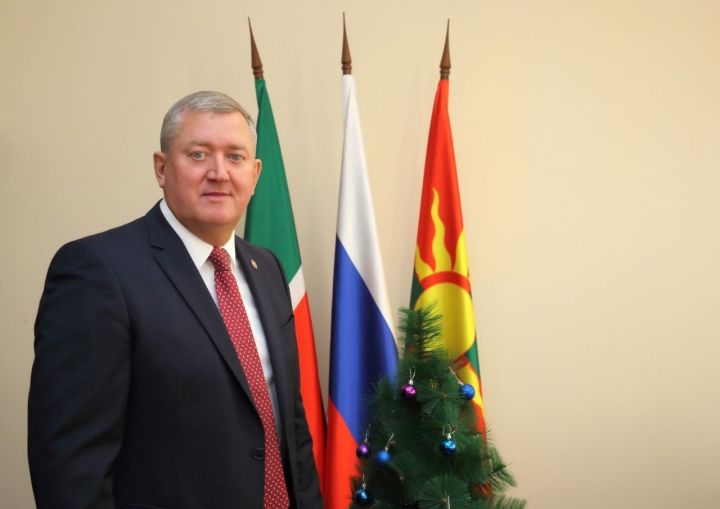 Район башлыгының Яңа 2026 ел белән тәбрикләве