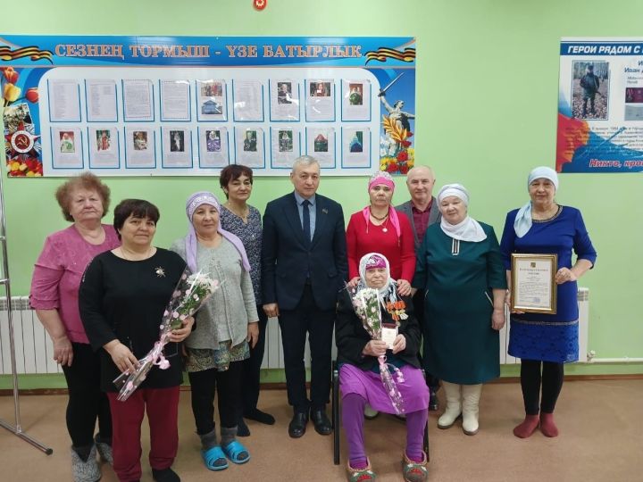 Зәйдә өлкән буын һәм волонтерларны хөрмәтлиләр