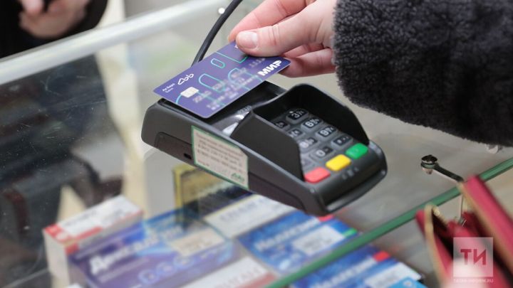 Зәйдә бер кыз әтисенең картасыннан 126 мең сум акчасын урлаган