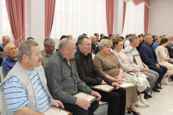 В Заинске наградили работников жилищно-коммунального хозяйства