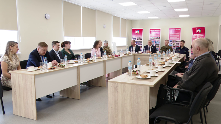 Район җитәкчелеге махсус операциядән ялга кайткан егетләр белән очрашты