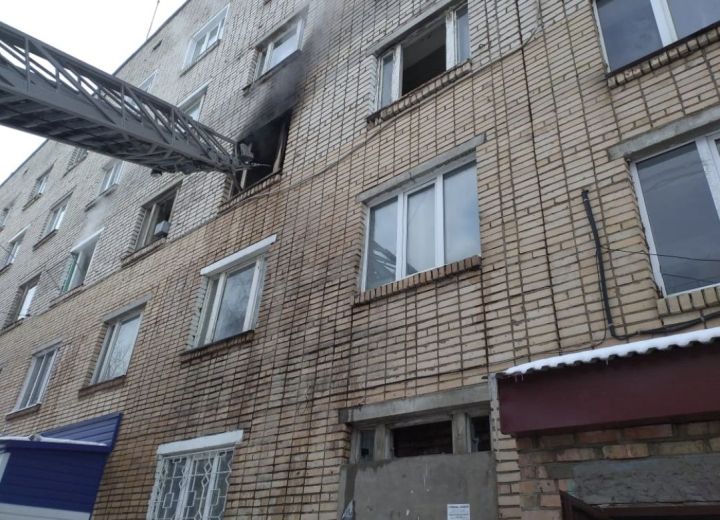 В Заинске в многоквартирном жилом доме произошел пожар