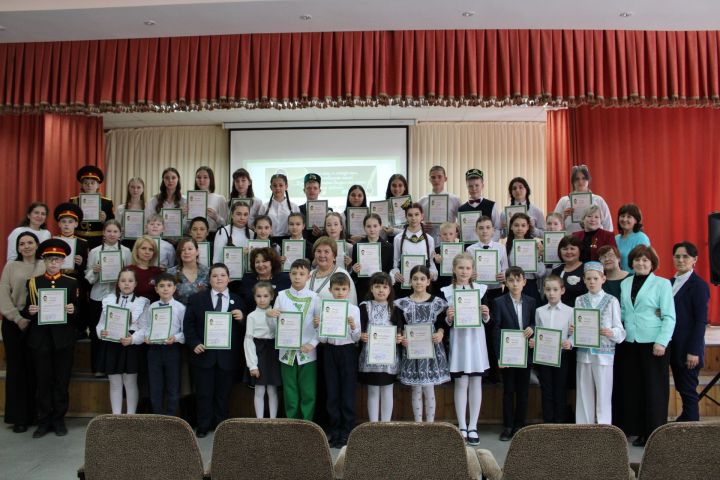 Зәйдә Бөек әдибебез Габдулла Тукай туган көне алдыннан укучылар традицион төстә фәнни эшләр яклады