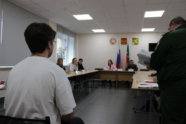 Чакырылыш комиссиясе узды: Зәй егетләре армиягә китә