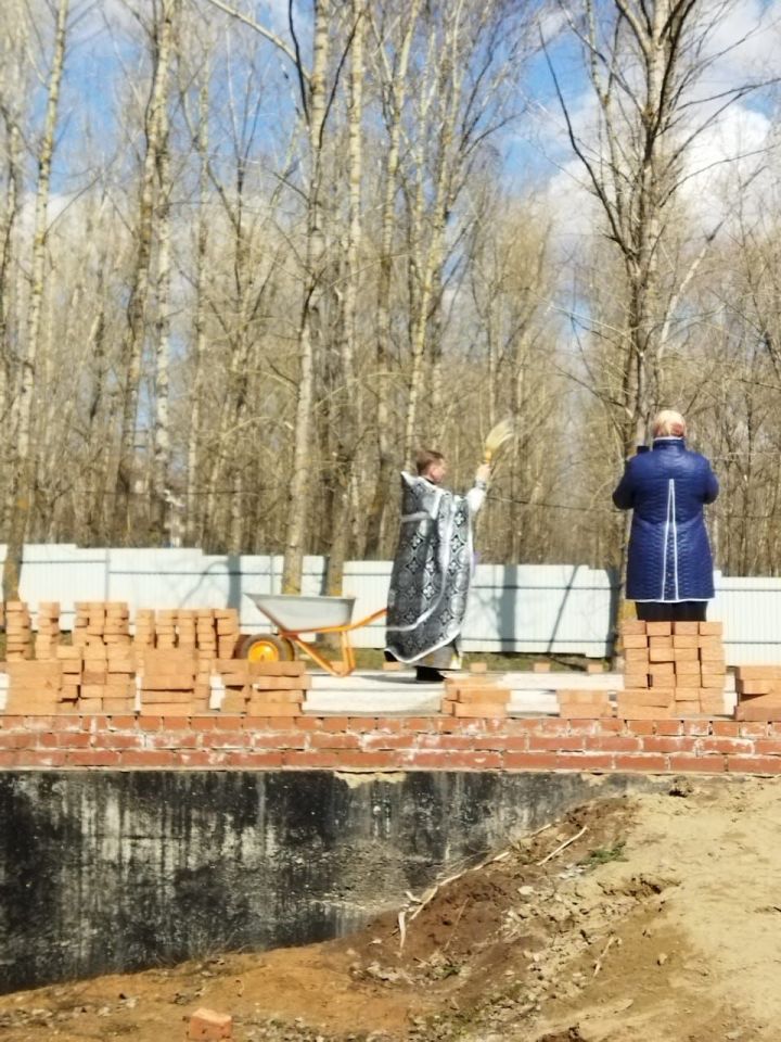 Зәйдә Изге Макарий чиркәвенең стеналарын күтәрә башладылар