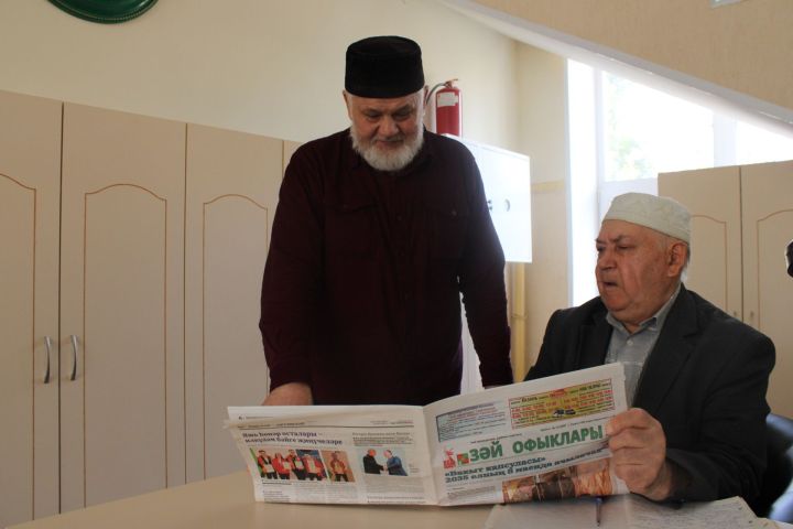 Зәйнең үзәк мәчетендә район басмаларын яратып укыйлар