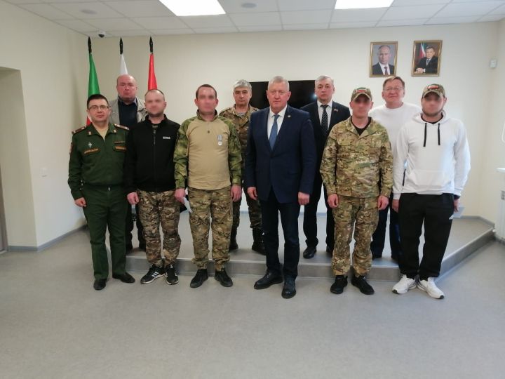 В Заинске состоялась встреча главы района с военнослужащими