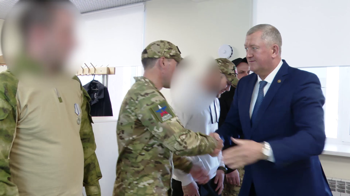 Район башлыгы Зәй хәрбиләре белән очрашты