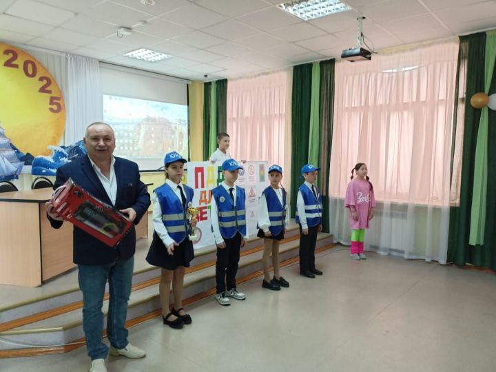 «Куркынычсыз тәгәрмәч» бәйгесе җиңүчеләрен бүләклиләр