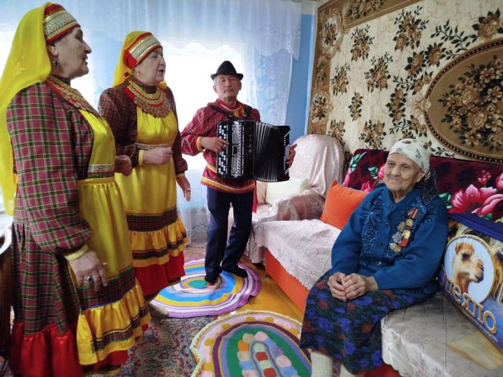 Алдынгы сыер савучыларның берсе булган