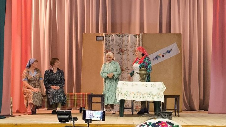 Бигешлеләр Сәет Шәкүровның «Тол хатыннар, тол кызлар» спектаклен тәкъдим итте
