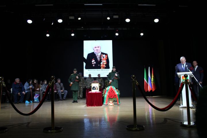 Зәй легендар Бөек Ватан сугышы ветераны Анна Моисееваны соңгы юлга озатты