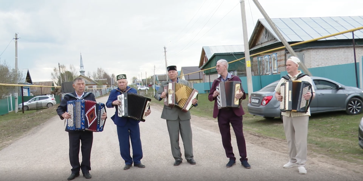 По улицам Шикмамаево прошлись гармонисты
