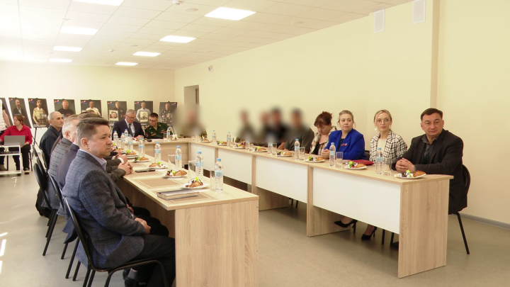 Район җитәкчелеге СВОдан ялга кайткан хәрбиләр белән очрашты
