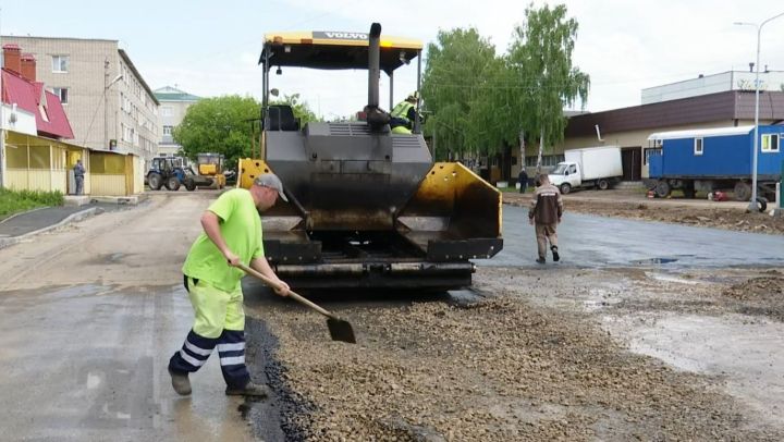 В Заинске продолжаются масштабные работы по благоустройству дворов по Республиканской программе «Наш двор»
