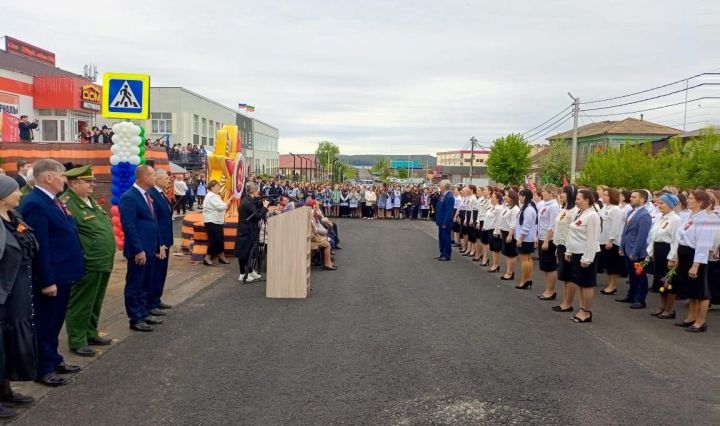 Җиңү бәйрәме ул – сугыш һәм хезмәт батырларын хөрмәтләү дә, хәтерләрне ныгыту көне дә