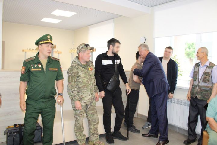 Заинск поддерживает своих героев