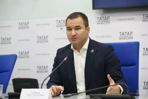 Ринат Садыйков «Алтын каләм» яшьләр журналистика фестивалендә катнашучылар белән очрашты