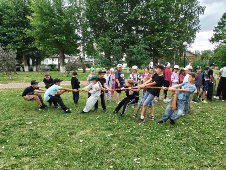 В Заинске состоялся традиционный праздник «Детский Сабантуй» для детей, посещающих пришкольный лагерь