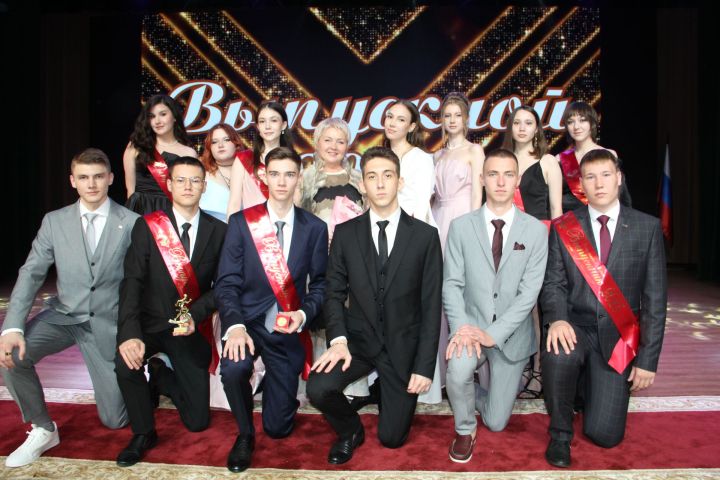 Яркие кадры с Выпускного в Заинске