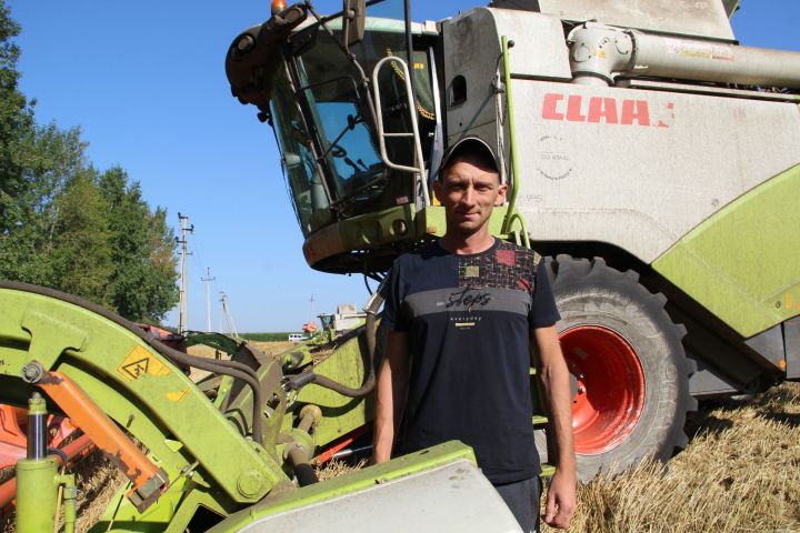 Әтисе эшен дәвам итүче комбайнчы