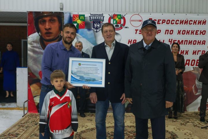 Зәйдә Боз сараеның исемен Олимпия чемпионы Евгений Давыдов хөрмәтенә үзгәрттеләр