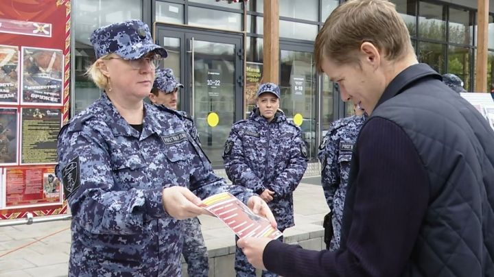 В Заинске работал передвижной пункт отбора на службу в войска национальной гвардии РФ
