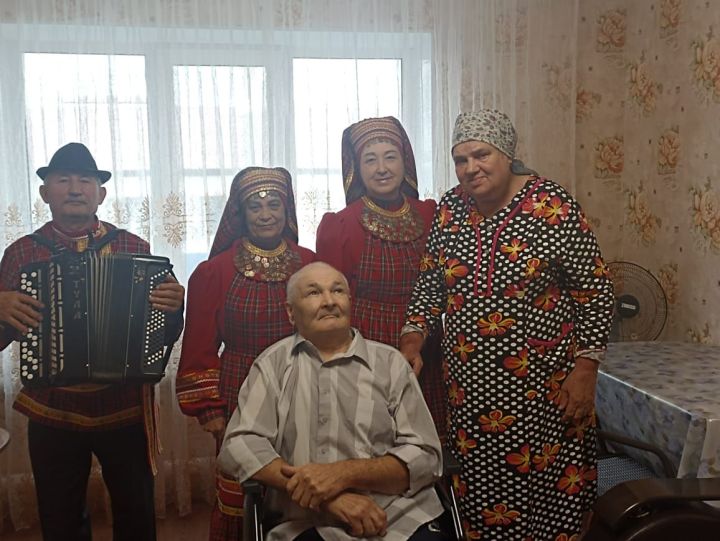Жизнь продолжается, и в ней есть место песне и памяти