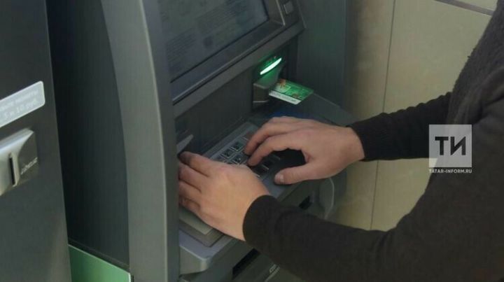 Зәйленең банк картасын урлап, кибетләрдән 271700 сумлык товар алганнар