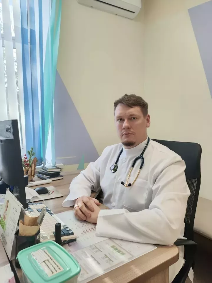Врач-педиатр Заинской ЦРБ Олег Дубинин объясняет, какие нарушения осанки встречаются у детей
